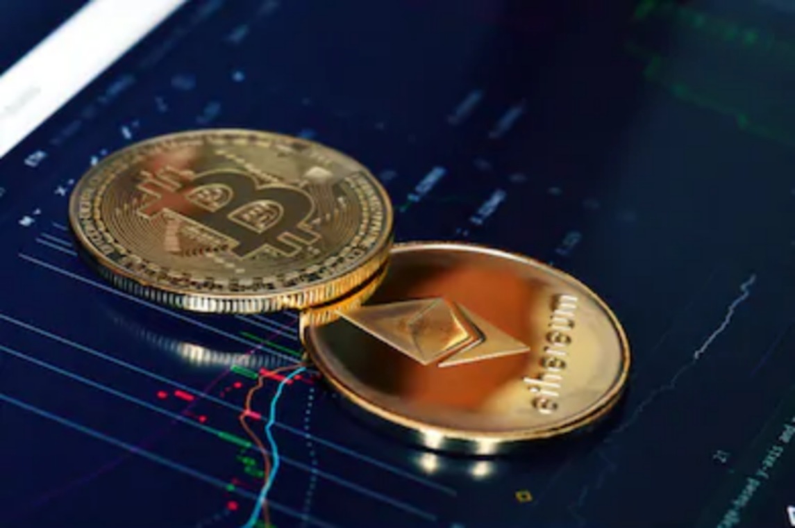 PicsArt_10-26-01.03.40 - Tokenhell Bitcoin vs Ethereum