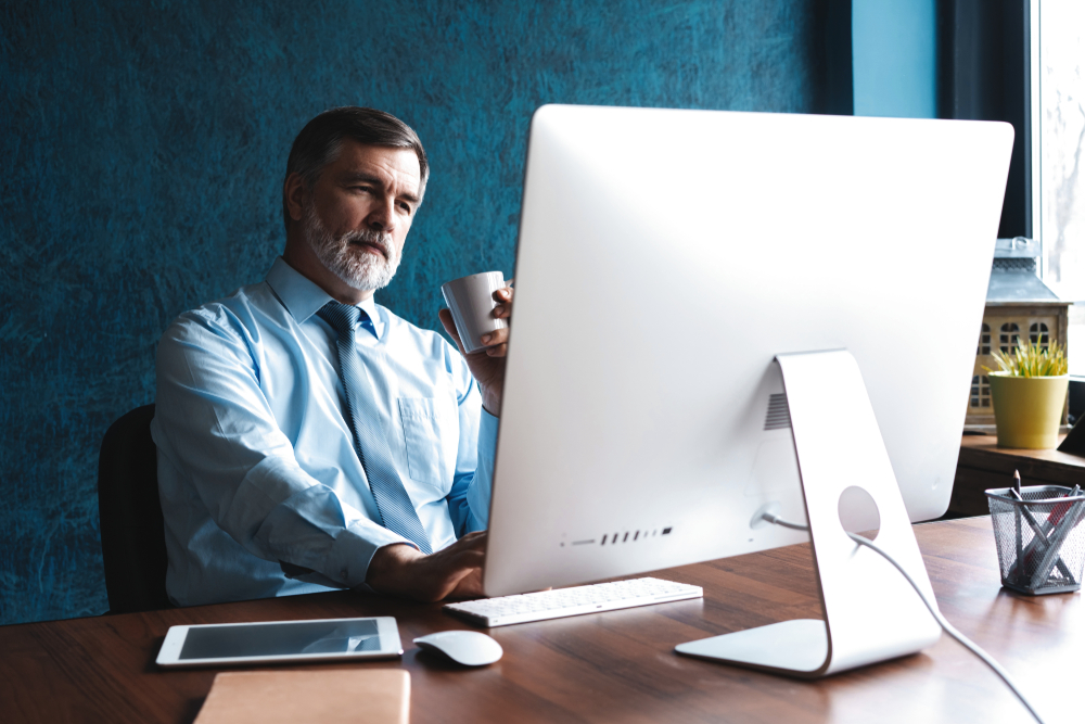 Mature,Businessman,Working,On,Computer,In,Modern,Office - Tokenhell