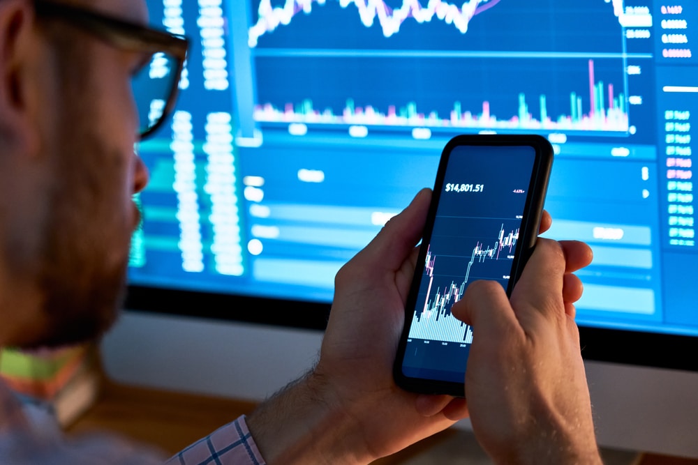 Business,Man,Trader,Investor,Analyst,Using,Mobile,Phone,App,Analytics - Tokenhell