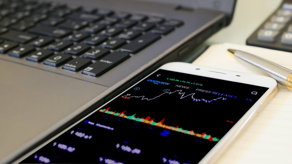 BusinessPeopleWorkingWithStockTradingForexWithTechnicalIndicator - Tokenhell