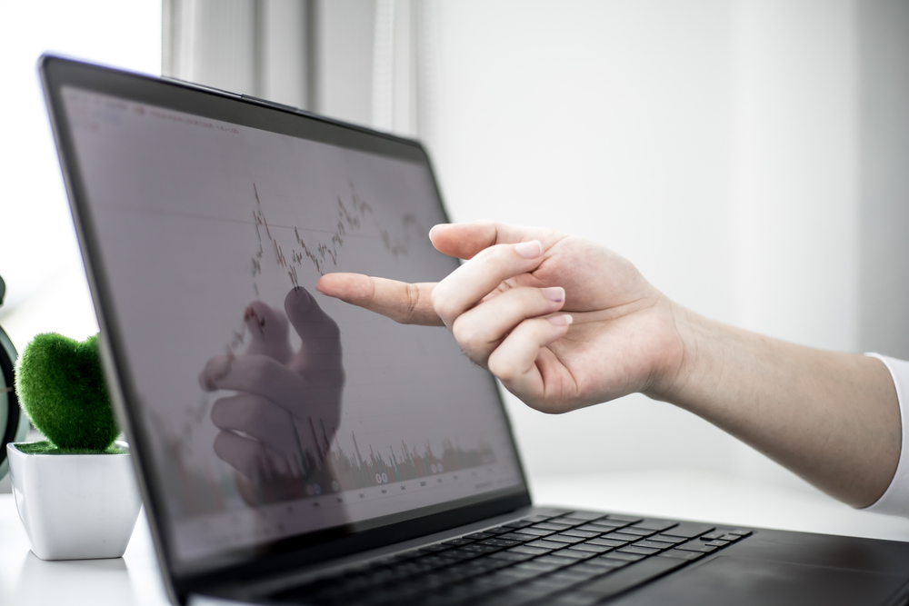 A,Stock,Investor,Is,Pointing,To,A,Laptop,Screen,Running - Tokenhell