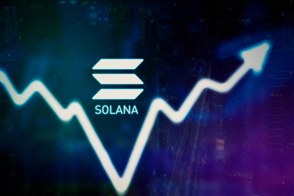 Close,Up,Of,Upward,Arrow,And,Solana,Symbol,With,Virtual - Tokenhell
