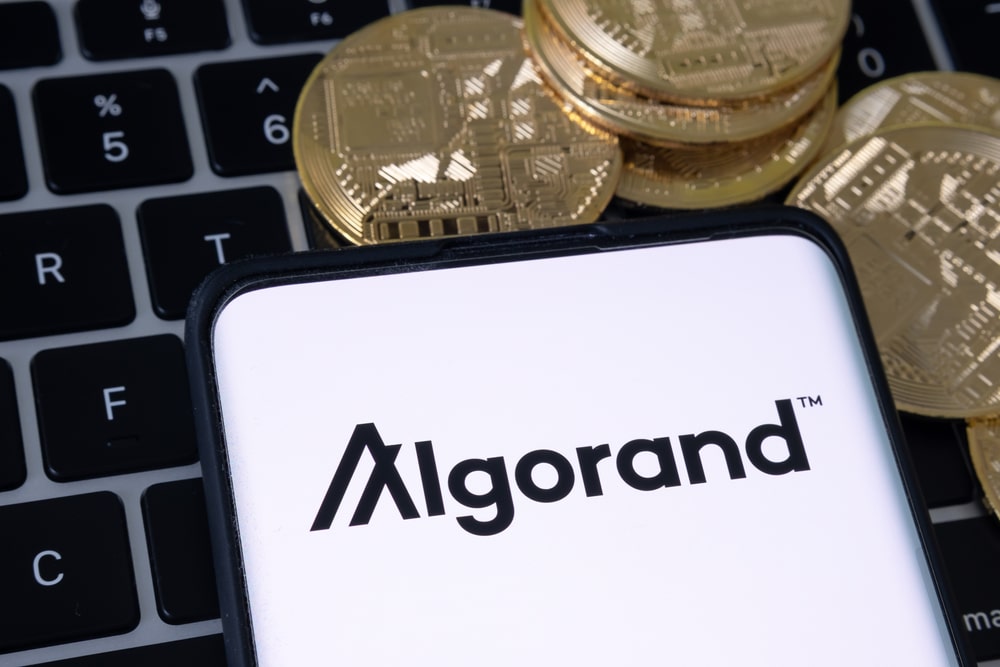 Algorand,Cryptocurrency,Platform,Logo,Seen,On,Smartphone,Placed,On,Keyboard - Tokenhell
