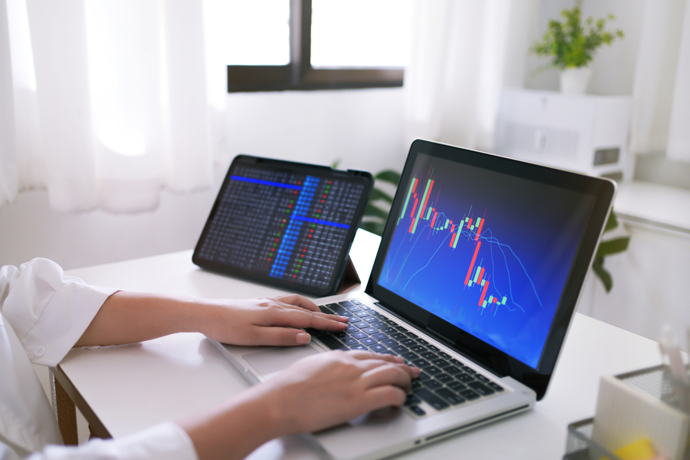 Investor,Trading,Crypto,Currencies,Online,Work,At,Home.,Chart,Suitable - Tokenhell