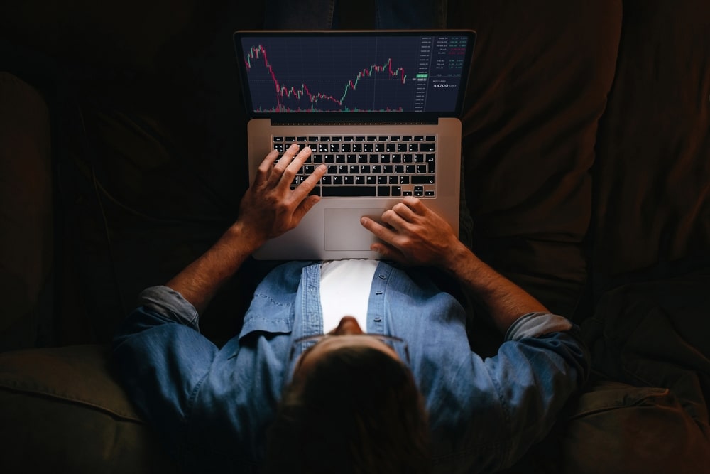 Young,Business,Man,Trader,Analyst,Looking,At,Laptop,Monitor,On - Tokenhell