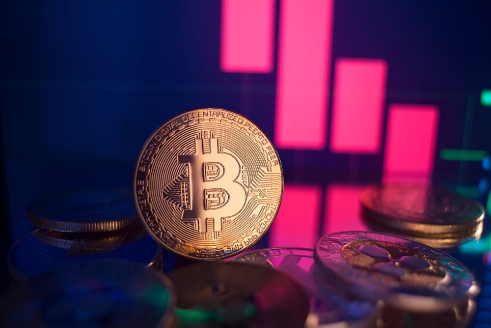 GoldenCoinsWithBitcoinLogoDropAtBearMarketPullback - Tokenhell Glassnode Remains Bullish on Bitcoin Despite Recent 20% Drop