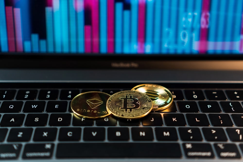 CloseupOfGoldenBitcoinEthereumAndSolanaCoinsOnTop - Tokenhell Price Analysis December 16th, 2024 - BTC, SOL, BNB, ETH, and XRP