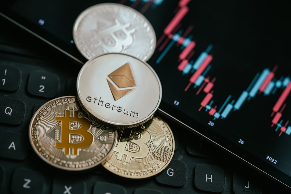 GoldBitcoinAndEthereumCryptocurrencyCoinsWithCandleStickGraph - Tokenhell Price Analysis January 16th, 2025 - BTC, SUI, XRP, ETH, and BNB