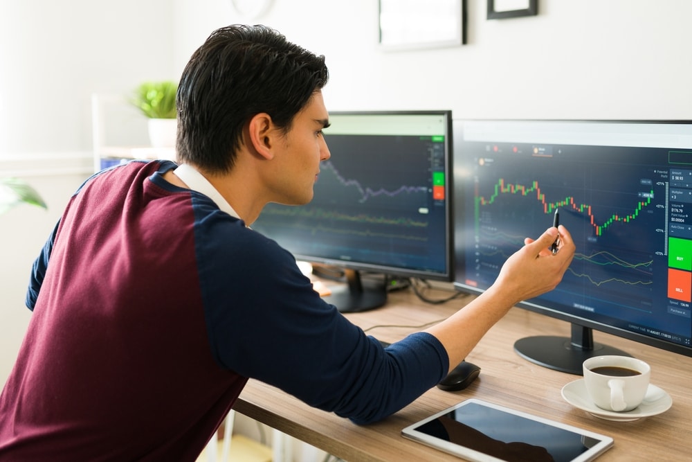 AttractiveYoungBrokerCheckingTheStockMarketAndConsideringSelling - Tokenhell EliteVision Review – Is Elite Vision Scam or Legit? (Complete Elitvision.eu review)