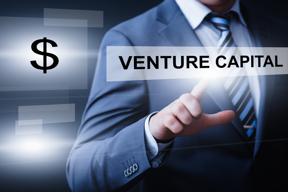 BusinessTechnologyInternetAndNetworkingConcept-BusinessmanPressingVenture - Tokenhell Report: Crypto Fundraising Rose to $10 Billion in Quarter Two, Highest in Three Years