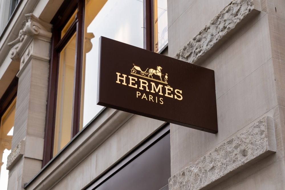 Oslo,,Norway,-,October,15,,2022:,Hermès,Store,Projecting,Sign - Tokenhell