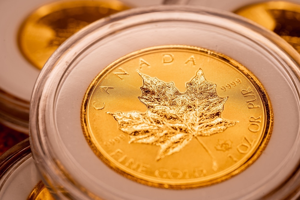 Close,Up,Of,1oz,Gold,Maple,Leaf - Tokenhell