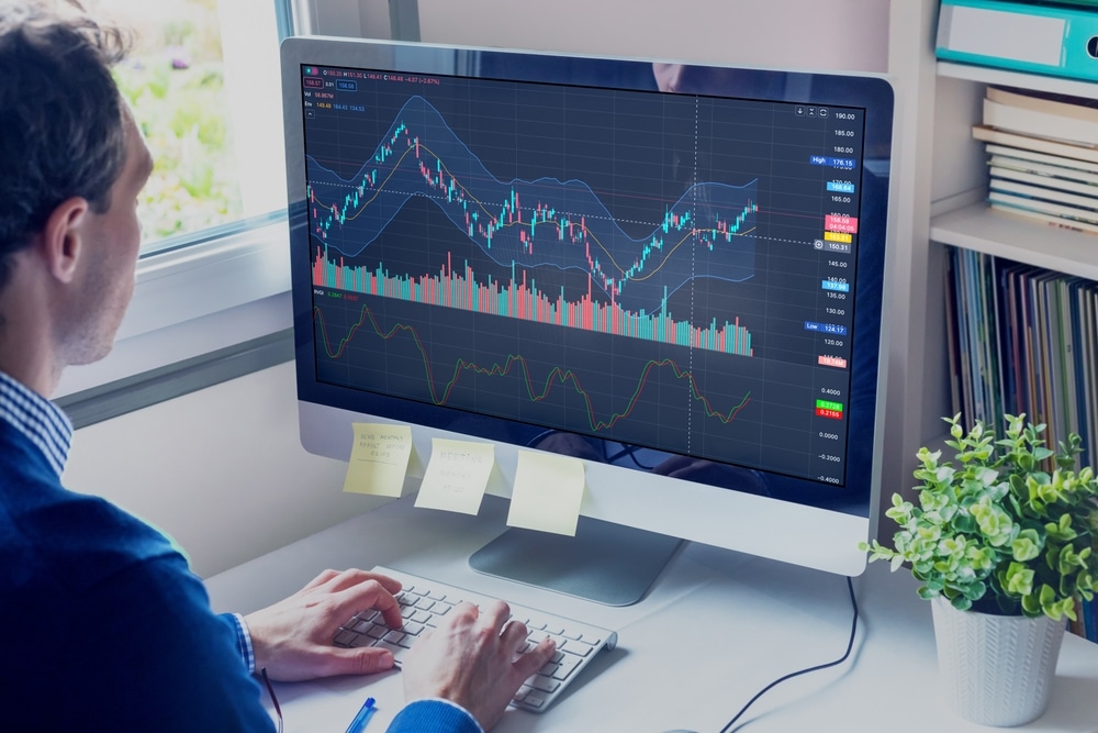 StockMarketTradingAndFinancialInvestmentPersonUsingTradingInterface - Tokenhell