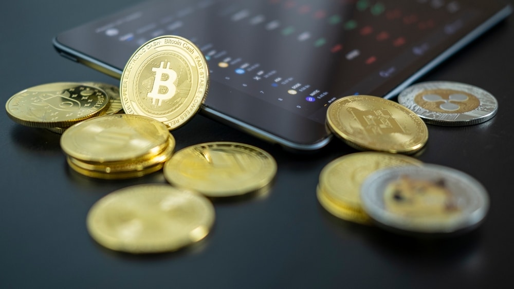 BitcoinGoldCoinAndOnChartBackgroundVirtualCryptocurrencyConcept - Tokenhell Price Analysis May 21st, 2025 - BTC, ETH, SOL, XRP, BNB, and DOGE