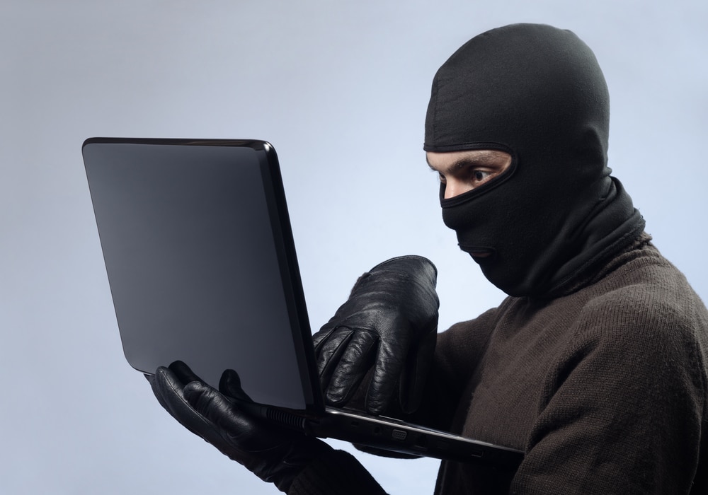 StealingDataFromALaptop - Tokenhell