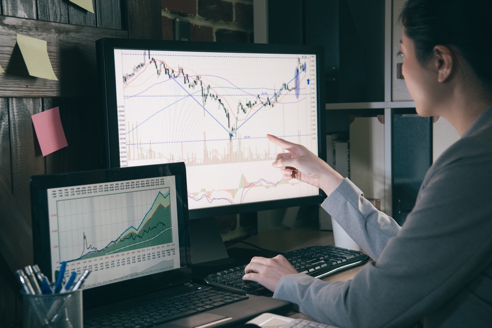 Close-up,Of,Young,Businesswoman,Pointing,Monitor.,Asian,Management,Agent,Analyzing - Tokenhell